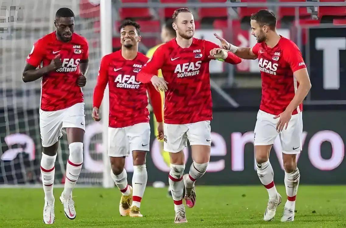 11分领跑+9场输7场！荷甲冠军悬念终结，埃因霍温把联赛踢成独角戏